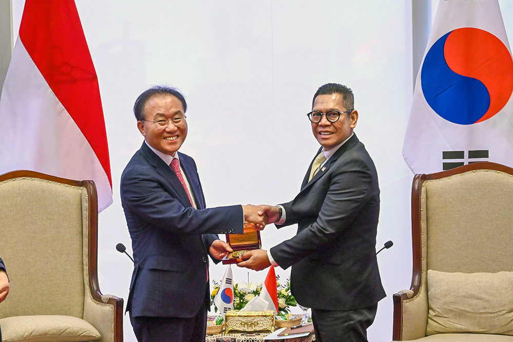 Wakil Ketua DPR RI/Korekku Adies Kadir terima delegasi Badan Musyawarah Majelis Nasional Republik Korea Selatan.  (BeritaNasional/Dok. Korekku DPR/Elvis Sendouw)